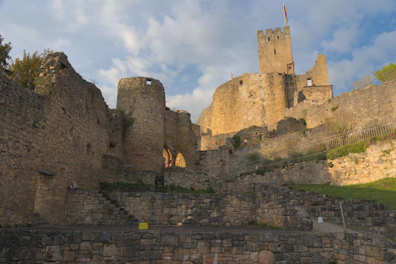Sicht auf das Nordtor vom BFS-Platz